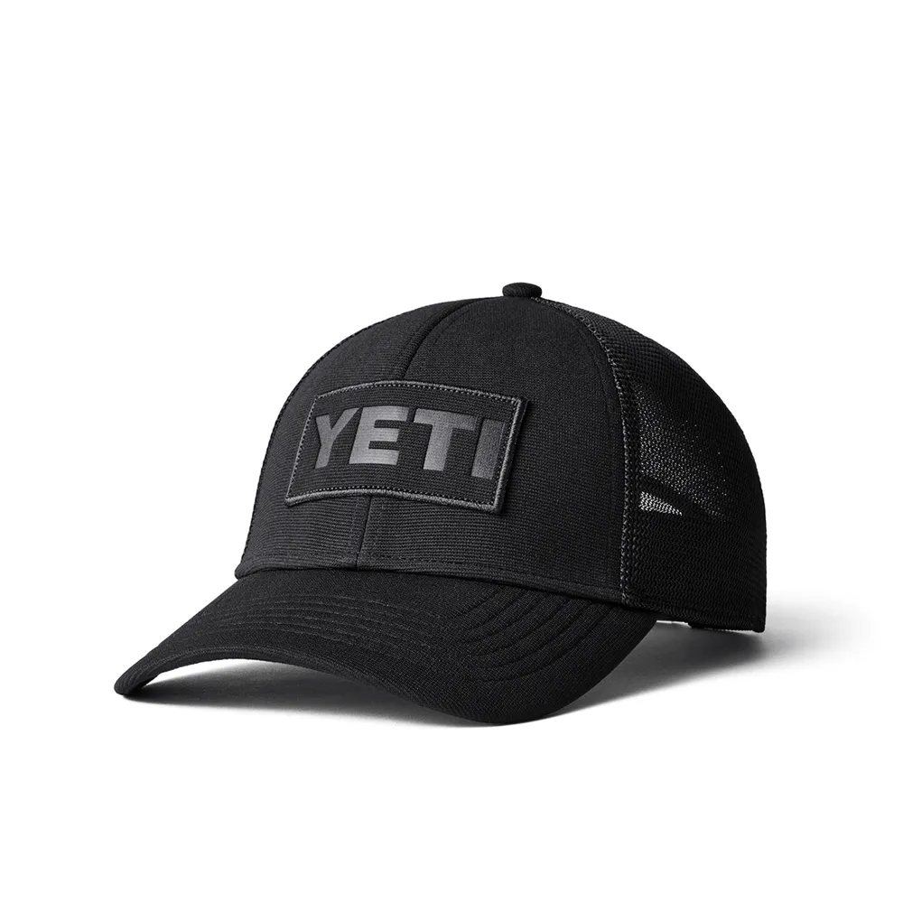 21023005558 GORRA TRUCKER MESH CON PARCHE NEGRA MARCA YETI