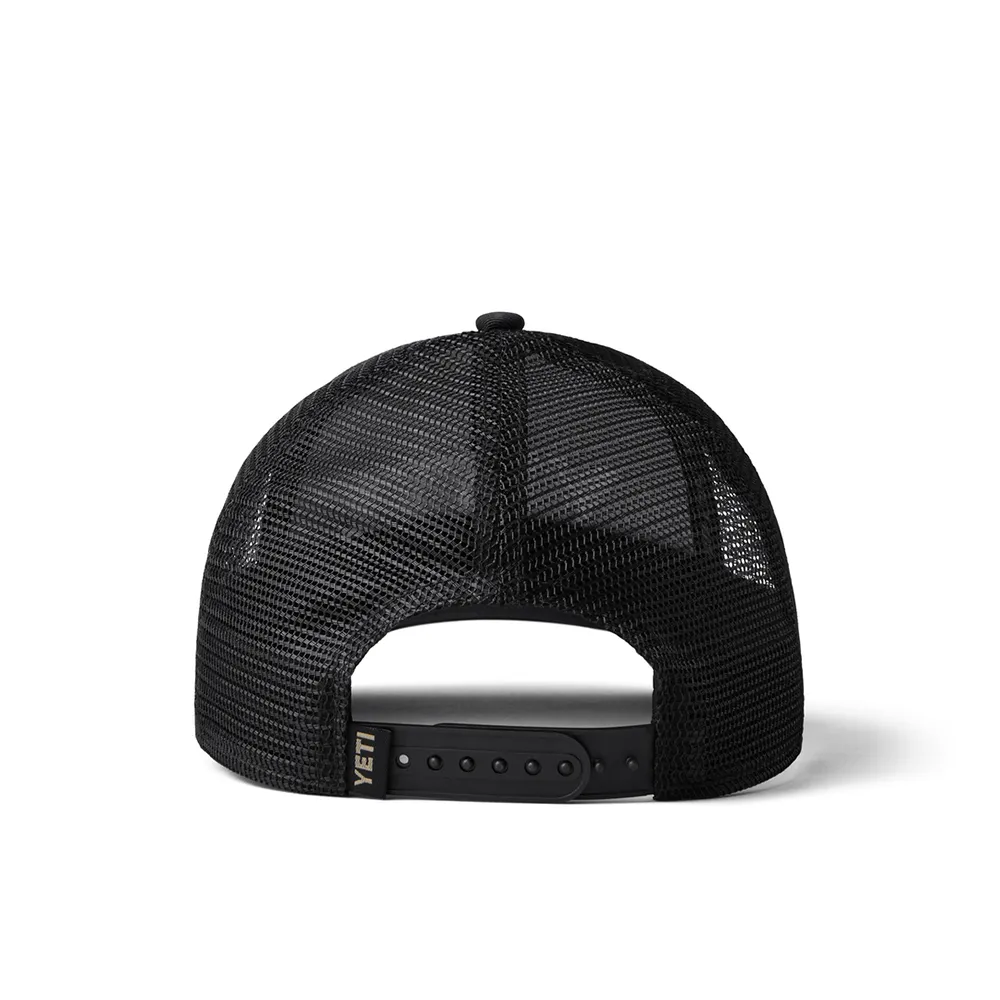 21023005558 GORRA TRUCKER MESH CON PARCHE NEGRA MARCA YETI