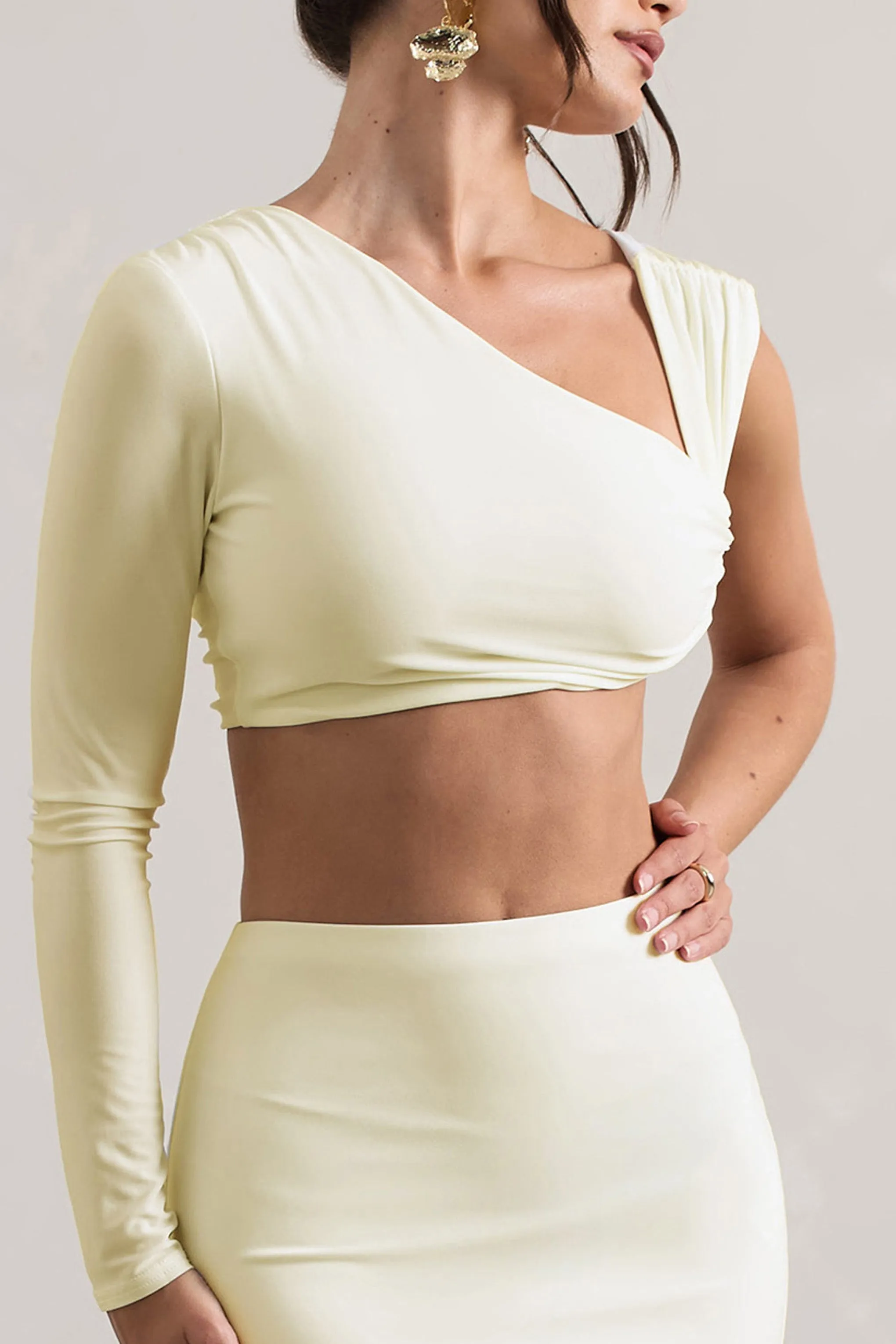 Agalia | Crop top crème froncé à une manche asymétrique