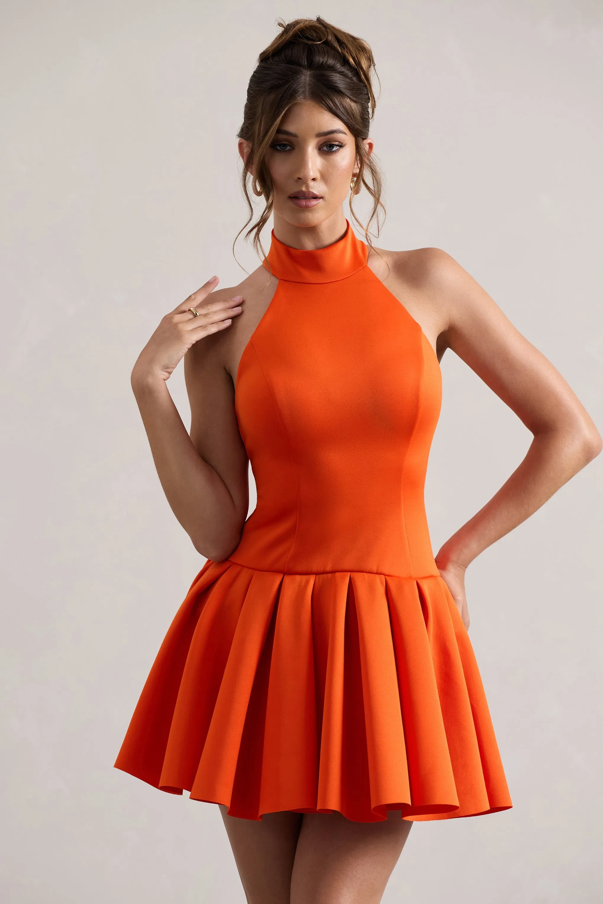 Masterpiece | Mini-robe orange avec col haut et ourlet volumineux