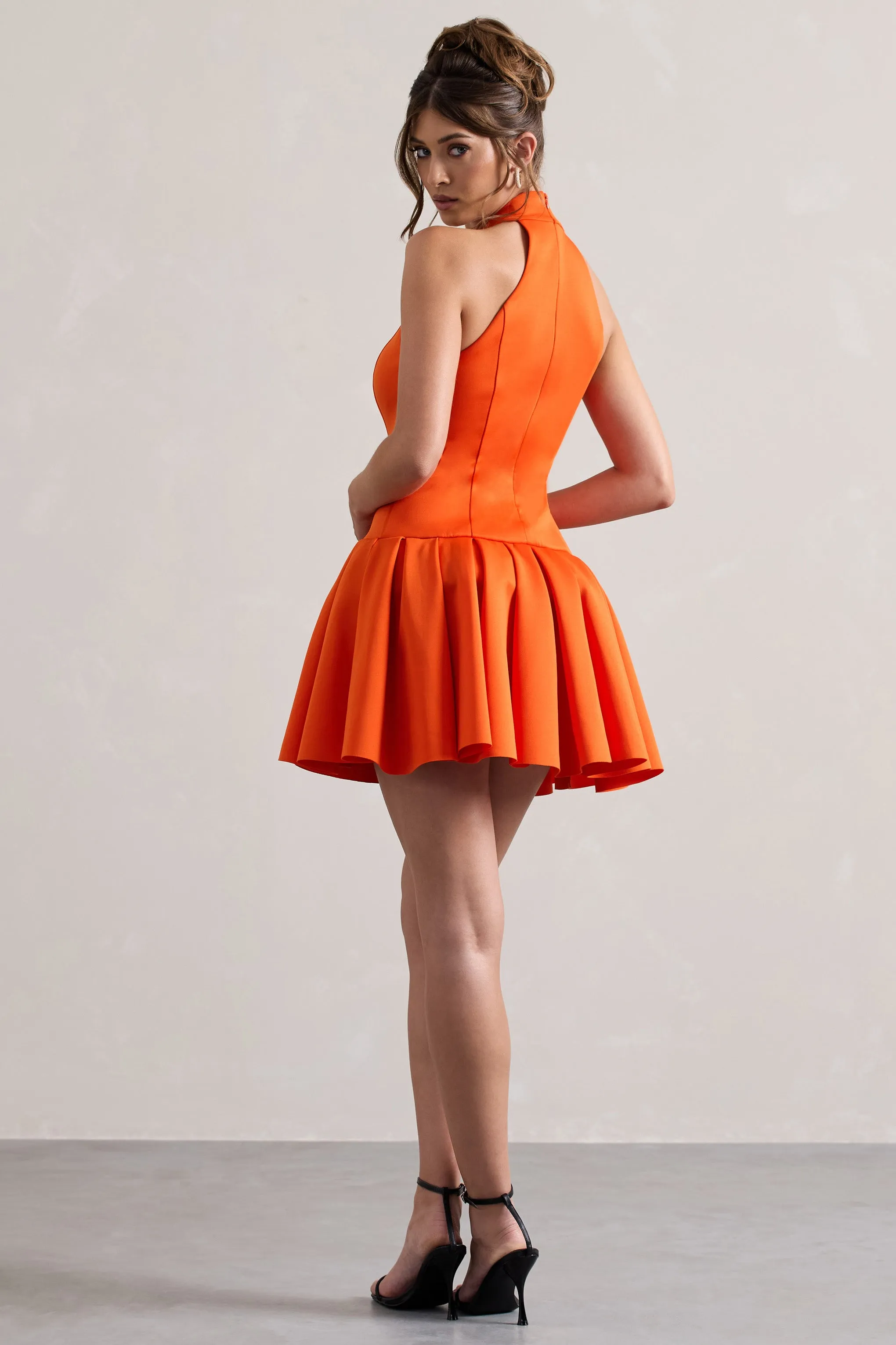 Masterpiece | Mini-robe orange avec col haut et ourlet volumineux