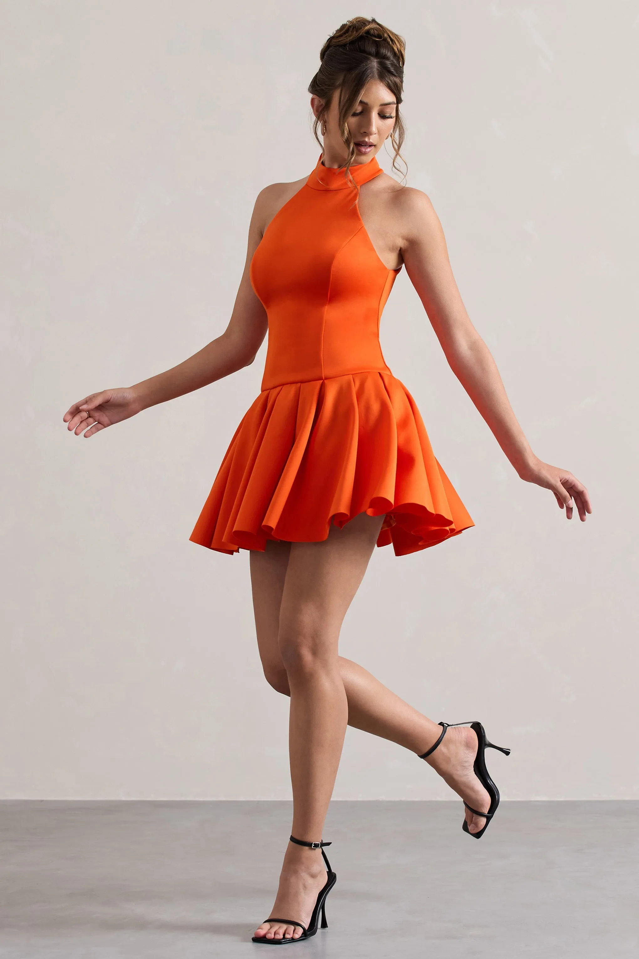 Masterpiece | Mini-robe orange avec col haut et ourlet volumineux