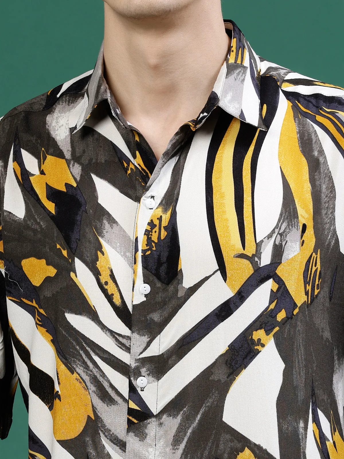 Men's Abstract Print Curved Hemline Shirt