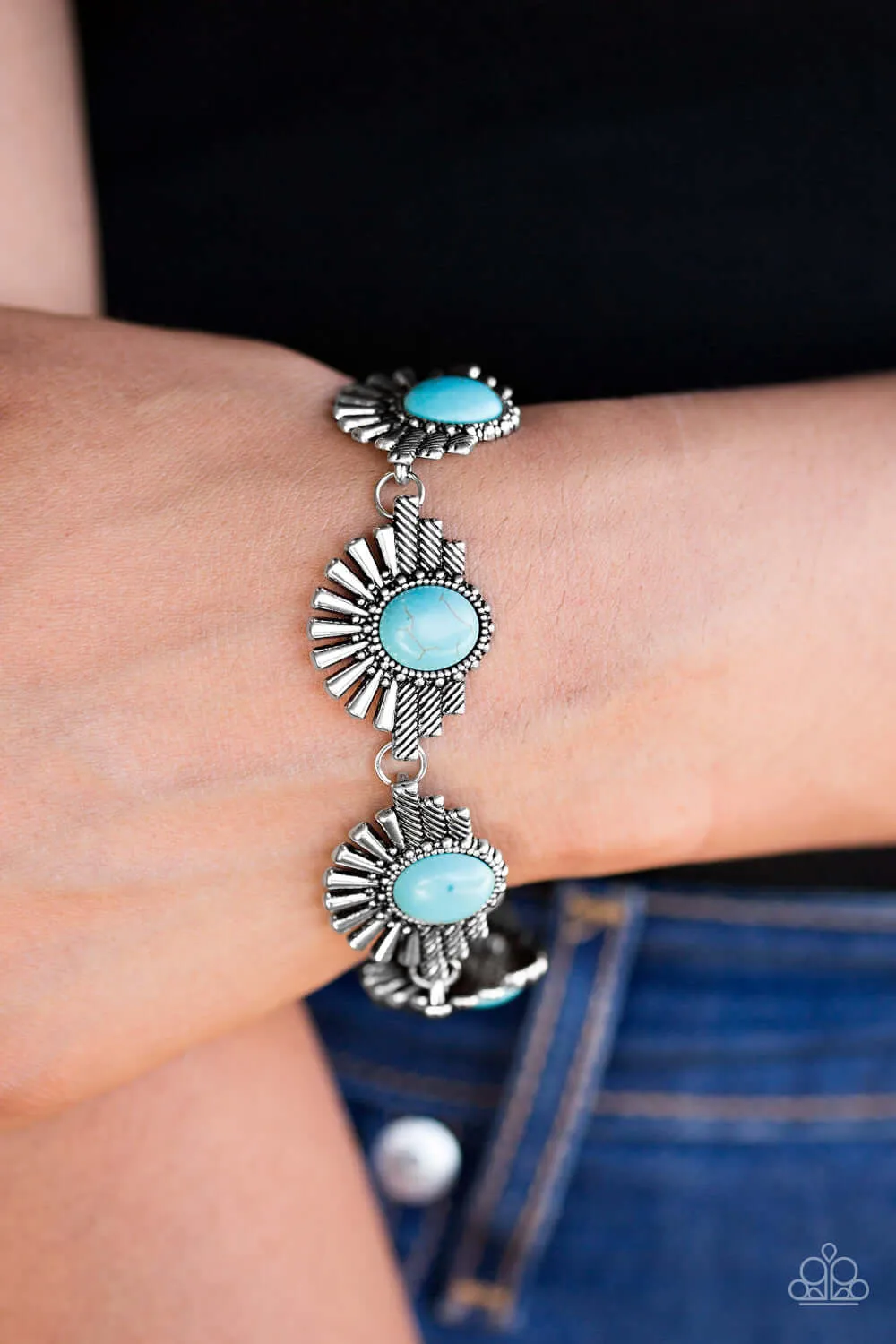 Paparazzi Accessories  - Desert Cat Fashion Fix Silver Bracelet August 2019