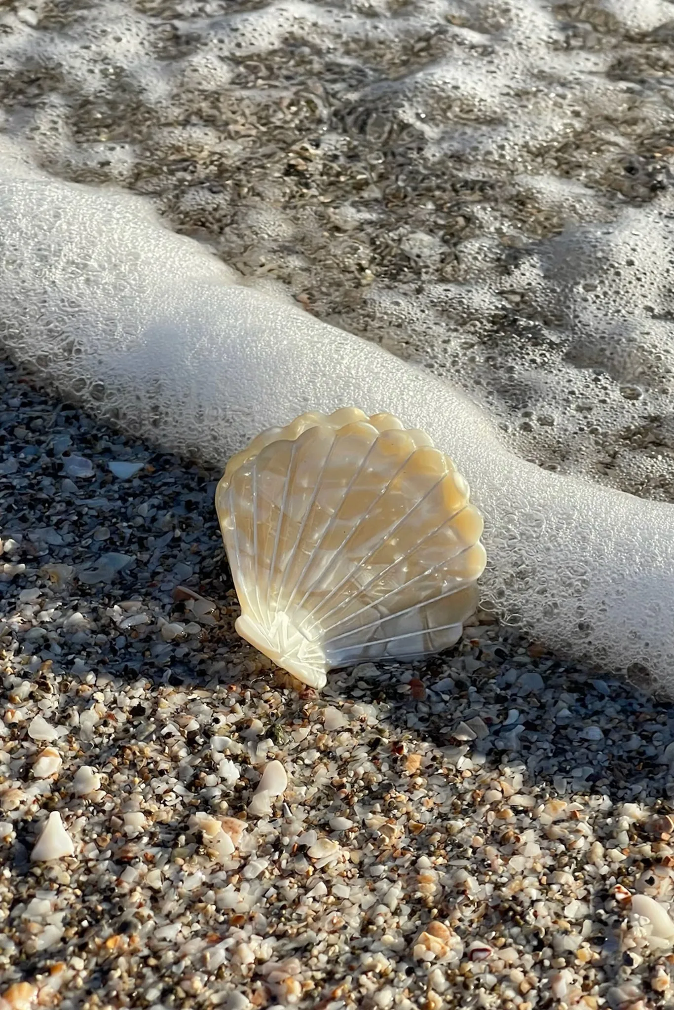 Sanibel Shell Hair Clip - Ivory Swirl