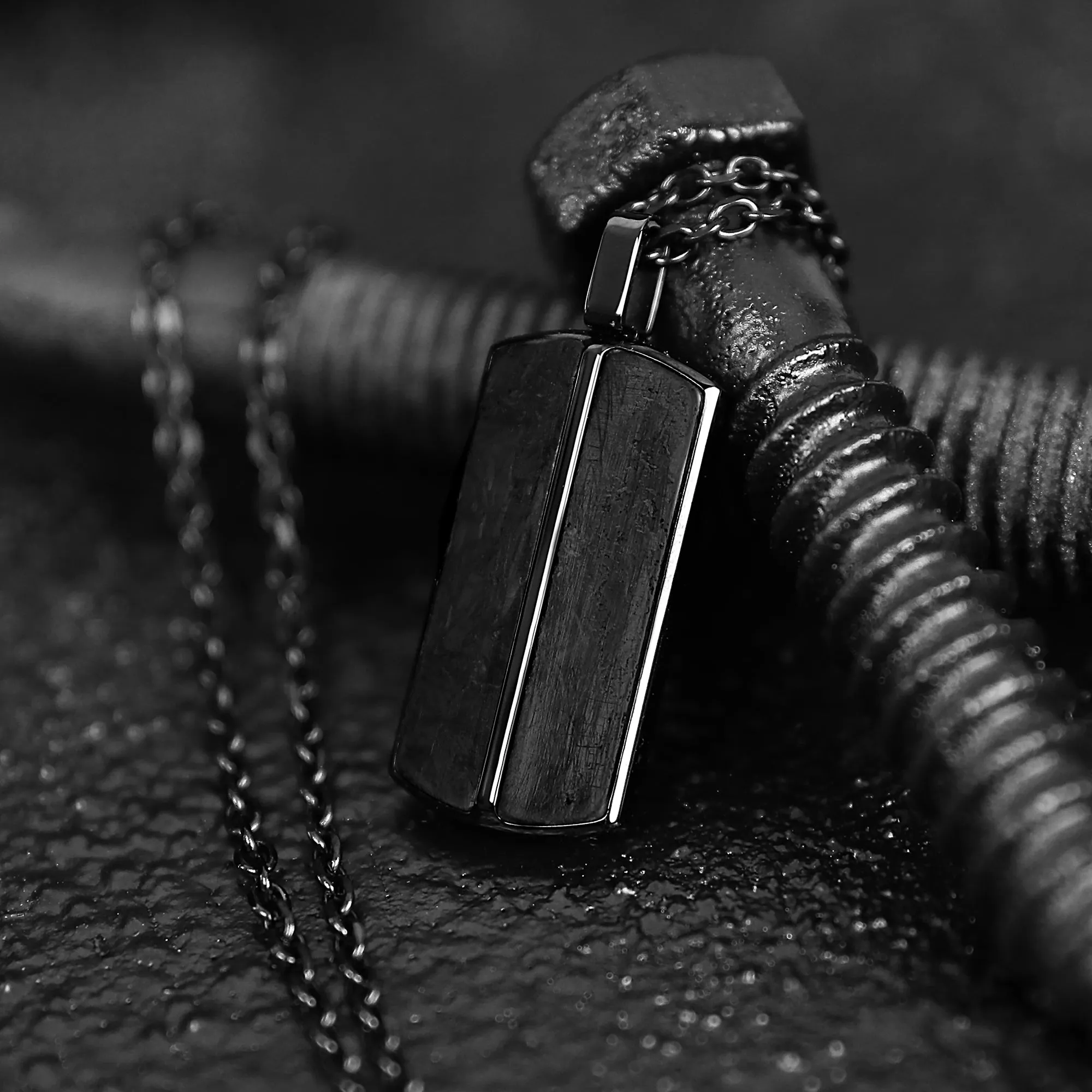 Sleek Carbon Fiber Tag Necklace - Black